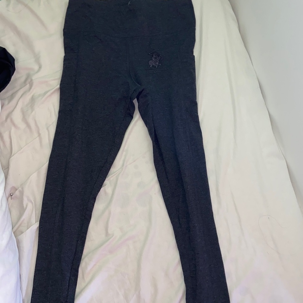 dark grey leggings with side pockets !!